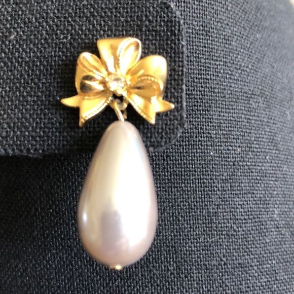 Vintage Grey Faux Pearl Dangle Earrings - Picture 4 of 5